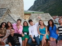 Uz pjevača i sin Almein