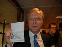 Ren pozvao EU da odblokira sporazum sa Srbijom