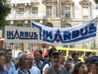 Radnici "Ikarbusa" blokirali fabriku
