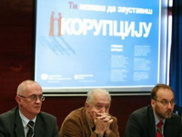 Vlast ne sme da se krije iza tajni