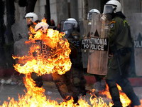 Molotovljevim na policiju, ali i na gradove