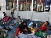 U stampedu ispred hinduskog hrama poginule najmanje 63 osobe