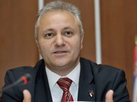 Realno da se plate povećaju u septembru