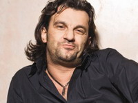 Aca Lukas piše autobiografsku knjigu