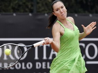Jelena teško, ali ipak u trećem kolu