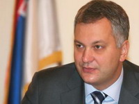 Šutanovac traži odgovor(n)e