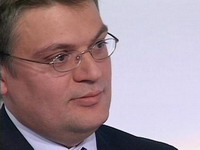 Homen pregovara o satelitu?