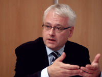Josipović prvi hrvatski predsjednik u RS-u