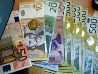 Srednji kurs u četvrtak 102,6 dinara