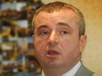 Bajatović mimo zakona zaposlio rođake Stanišića i Frenkija