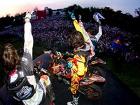Red Bull X-Fightersi gase struju