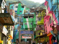 Oživjela šarena favela "Santa Marta"
