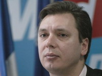 Vučić najavio tužbu protiv Dačića