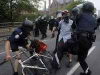 Toronto: Protesti protiv G 20 - 135 uhapšenih, zapaljeni policijski automobili