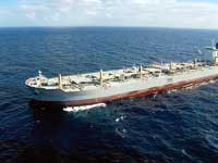 Supertanker počeo čistiti naftnu mrlju u zaljevu