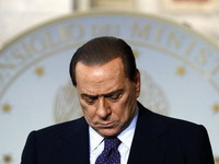 Berlusconijeva vlada najavljuje ostavku