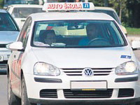 Uhapšeni dvojica policajaca i vlasnik auto-škole zbog nameštanja ispita!