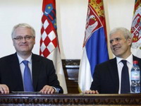 Tadić i Josipović razgovarali sa izbeglicama