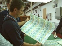 MMF: Ne odmrzavati plate i penzije