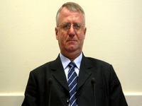 Šešelj podneo tužbu protiv Nikolića za klevetu