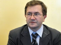 Arsić: Ne podizati plate i penzije