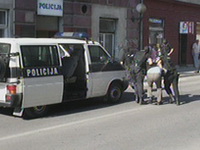 Policijska akcija u Novoj Biloj, tražila se oprema za krađu skupocjenih automobila