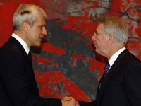 Holandija pristaje, Mladić ostaje uslov za dalje korake