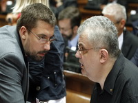 Poslanici neredovni na sednicama