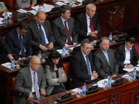 Vlast sprovodi zakone samo uz ucene iz Brisela