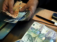 Zvanični srednji kurs danas iznosi 106,7 dinara za jedan evro