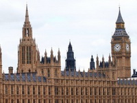 Britanija u borbi protiv došljaka smanjuje broj viza za strane radnike