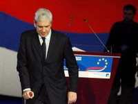 Tadić izašao iz bolnice, otišao odmah na posao