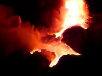 Etna izbacuje lavu