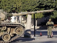 Danas nova vlast, u Tunisu borbe još nisu prestale