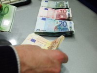 Dinar u blagom porastu, srednji kurs 104,5
