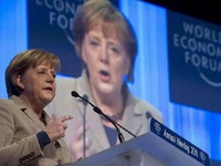 Schroeder kritikovao kancelarku Merkel zbog spore reakcije u eurokrizi
