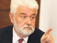 G17 nastavlja s napadima na demokrate