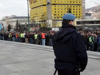 Otpušteni vojnici se okupili ispred zgrade Parlamentarne skupštine BiH