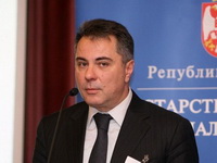 Razvojna banka samo bez političara