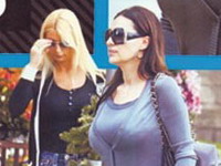 Ceca i njena sestra Lidija posetile Arkanov grob