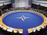 NATO noćas nastavio da bombarduje Libiju