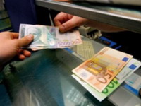 Dinar blago ojačao prema evru