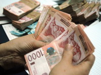 Ojačao dinar, srednji kurs 101,76