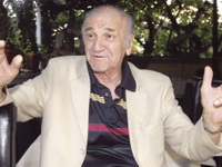 Bata Živojinović: Svi se kriju iza naroda