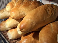 Od ponedjeljka pojeftinjuje hljeb na 1 KM