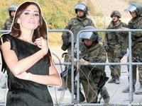Trudna Emina Jahović preživela dramu na Jarinju!