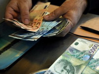 Dinar na kratak rok oslabili privrednici