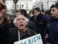 Grčki demonstranti zapalili nemačku zastavu