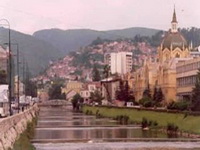 Počelo spajanje i oblaganje: Pješački most preko Miljacke trebao bi biti završen do juna
