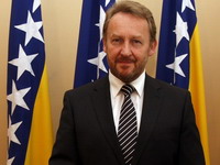 Cilj BiH je uknjižiti vojnu imovinu do samita NATO-a u Chicagu